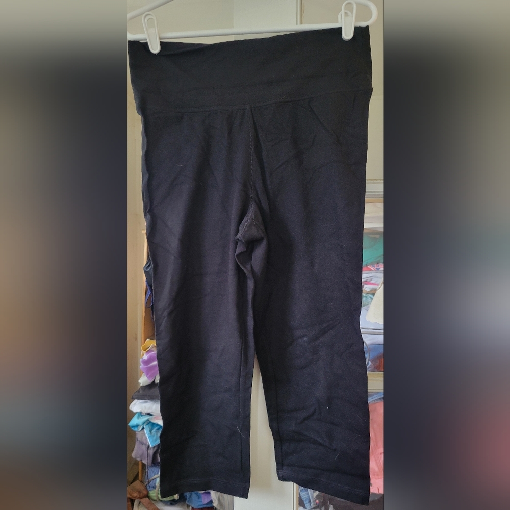 Active wear/yoga pants Capri length. Brand new.
